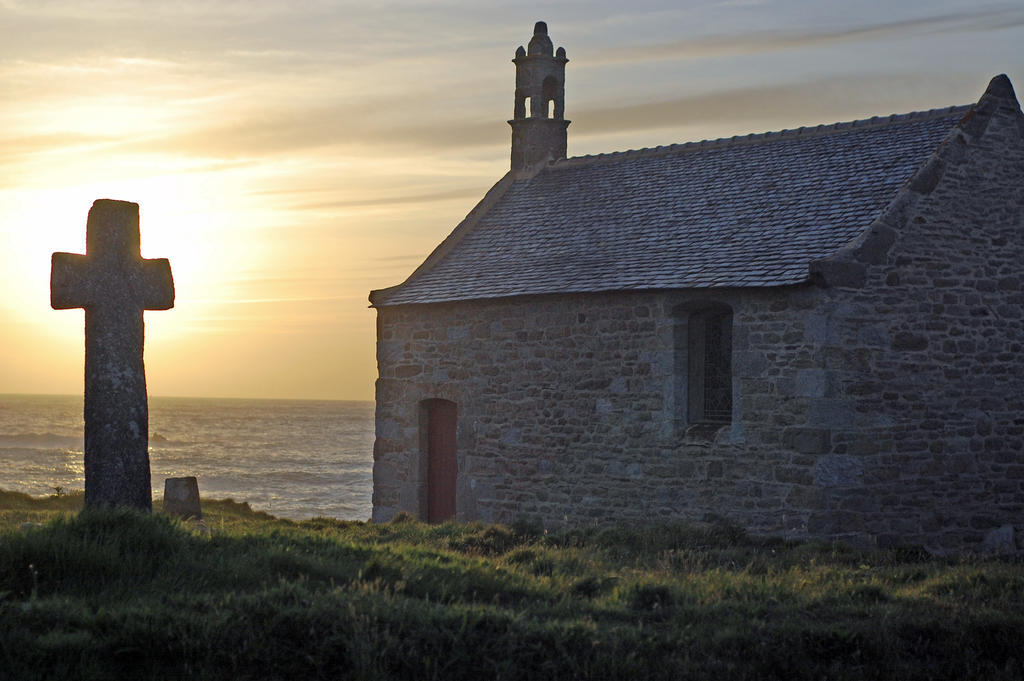Roulotte Gites O Bien-Etre Massage Spa Sejour Bien-Etre En Hebergement Insolite Roulotte Karantez Ou En Gites Melon Ou Yock A 800 M Des Plages Maison D'Hote Drogou Porspoder Exterior foto