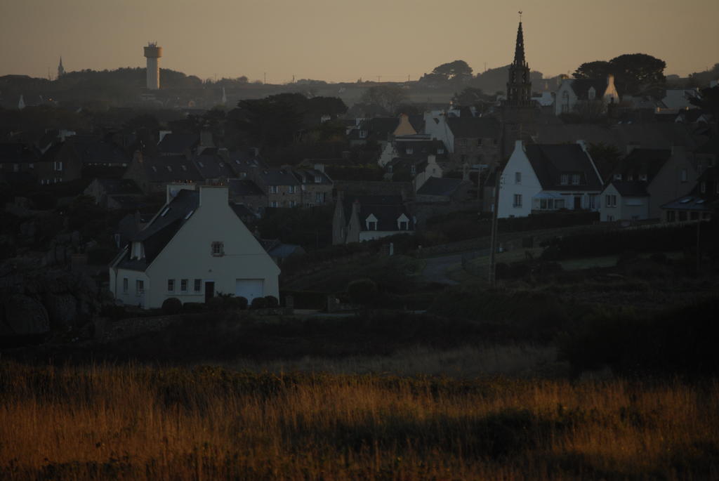 Roulotte Gites O Bien-Etre Massage Spa Sejour Bien-Etre En Hebergement Insolite Roulotte Karantez Ou En Gites Melon Ou Yock A 800 M Des Plages Maison D'Hote Drogou Porspoder Exterior foto
